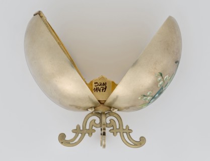 Easter egg, silver, smooth, composed of two opening halves on a hinge, cut vertically; on one part
