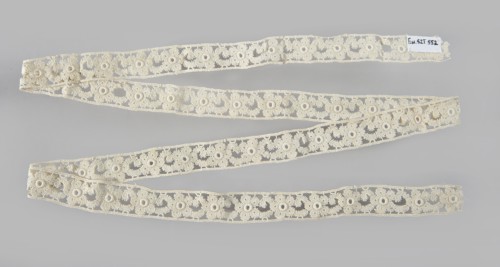 Lace insert, lace, ca. 1920, Poland; clothing; length 133 cm, width 2 cm, A long decorative strip