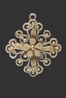 Pendant in the shape of a four-leaf rosette; pearls glued to an openwork mother-of-pearl body. Each