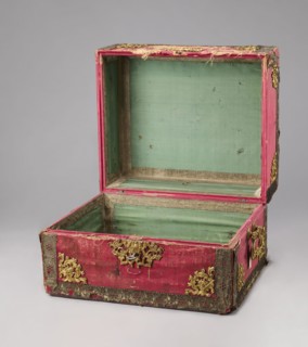 Casket case. The case is a rectangular wooden box covered with red velvet, with gold thread