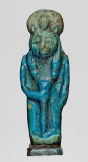 Amulet — figurine of a lion-headed goddess Sekhmet?, Sekhmet with a solar disk with a uraeus on her