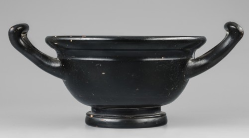 Black-finned skyphos, early 4th century BC, Attica. Thick-walled skyphos with two handles, deep
