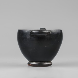 Black-finished skyphos, Greek ceramics, Type B. Thin-walled skyphos with a deep bowl and annular