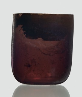 Bottle, unknown eastern workshop, 3rd century, vessel, height 4 cm, width 3.4 cm, A close-up of a