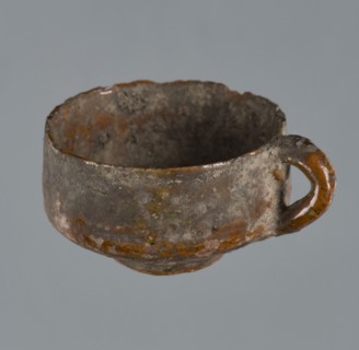 Miniature scoop with a flat bottom; walls widening diagonally to 1/3 then running vertically