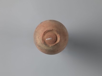 Bottle, unknown Egyptian workshop. Bottle with a rounded and falling rim, concavely profiled. The