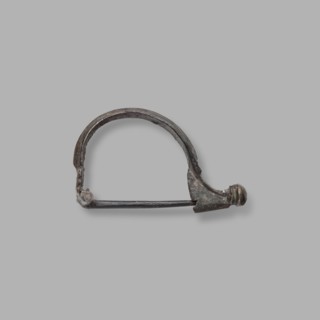 Aucissa-type fibula, Rome Empire, complete brooch with a flat ring decorated with an elongated