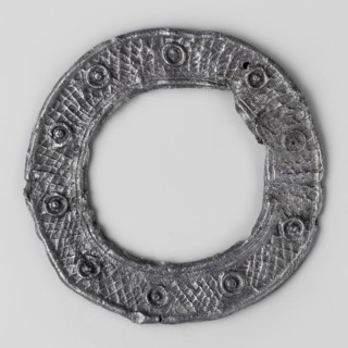 Miniature brooch, votive offering/wreath, object in the shape of a flat hoop with a surface