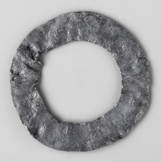 Miniature brooch, votive offering/wreath; object in the shape of a flat hoop with a surface