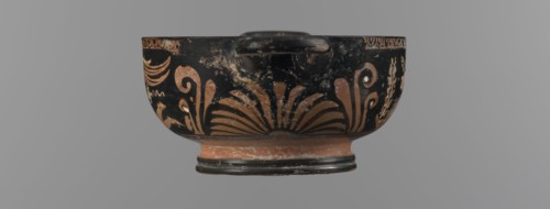 Red-figure bowl kylix, 3rd quarter of the 4th century BC, Apulia. Yellow clay tending to red with