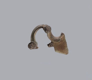 Brooch with a bow made of a wide, slightly curved band decorated with engraved lines, with a smooth
