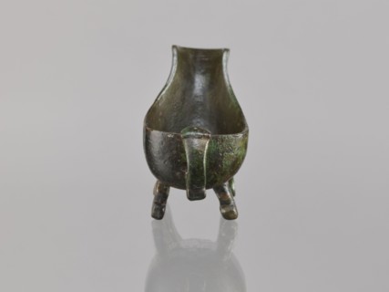 Yi-type vessel, Chinese, ceremonial ritual vessel, Qing dynasty 1644–1911, vessel on four legs one