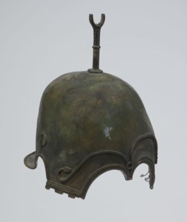Bronze helmet, 4th–3rd century BC, Italy, armament; height 27 cm without cheek guards, width 19.8