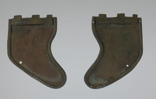 Bronze helmet, 4th–3rd century BC, Italy, armament; height 27 cm without cheek guards, width 19.8