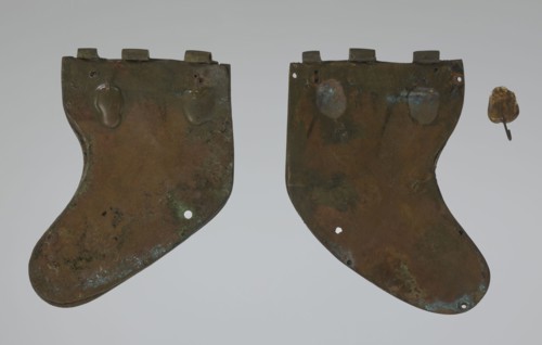 Bronze helmet, 4th–3rd century BC, Italy, armament; height 27 cm without cheek guards, width 19.8