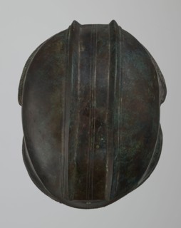 Bronze helmet, 550–500 BC, Italy, armament; height 24 cm, width 18.5 cm, depth 23.2 cm, weight 1