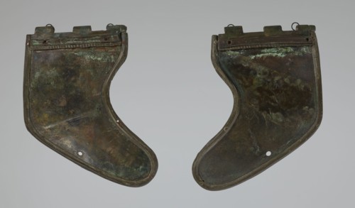 Bronze helmet, 4th–3rd century BC, Italy, armament; height 26.5 cm without cheek guards, width 19.8