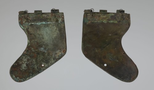 Bronze helmet, 4th–3rd century BC, Italy, armament; maker, height 26.5 cm without cheek guards,