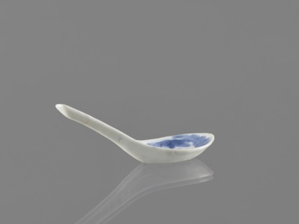 Spoon, bats iconography, ceramics, Harbin China, figurative scenes, blue-and-white porcelain, Qing