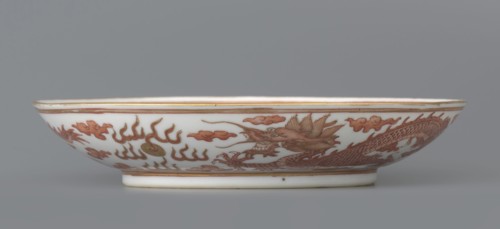 Plate, deposit, Chinese, Qing dynasty 1644–1911, Guangxu period 1875–1908. Porcelain dish, height 3
