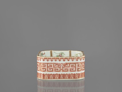 Vessel, Chinese, Qing dynasty Daoguang period, 1821–1850. Porcelain, polychrome enamel decoration;