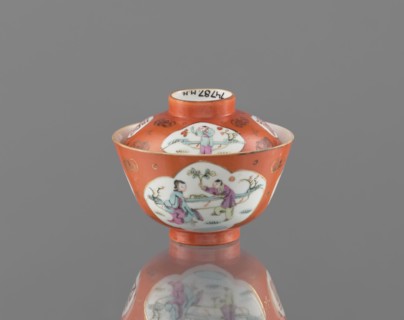 Bowl with a lid, ceramics, colored porcelain, Qing dynasty Tongzhi, 1862–1874, China; subject: bats