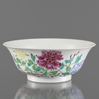 Bowl, porcelain, semicircular body widening toward the upper edge; white, transparent, fritted
