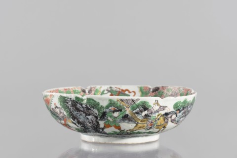 Bowl, ceramics; porcelain body with white, transparent glaze; decoration painted with overglaze