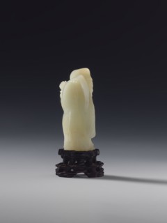 Monk with a rosary around his neck; sculptor, figurine; subject: monk; material: sculpture;