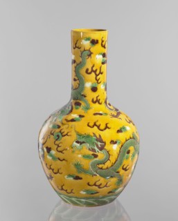 Vase, ; Chinese; Qing dynasty 1644–1911, Kangxi period 1662–1722; cylindrical-neck vessel with