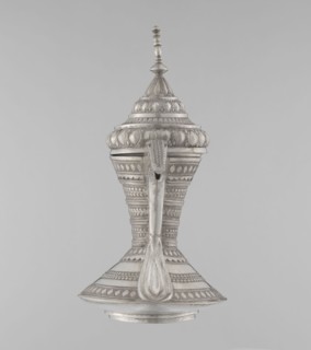Teapot, Islamic art, Persian culture, Qajar dynasty 1785–1925; teapot/kettle for beverages