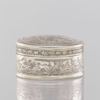Box with a lid, 19th century, India. Painted metal vessel height 3.5 cm, diameter 6.5 cm, weight