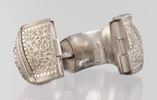 Bracelet, South Asian Indian 19th–20th century. Ring-shaped bracelet of metal jewelry, decorated