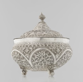 Vessel with a lid, Islamic art, Turkish culture, Ottoman dynasty 1299–1922, plant ornament,