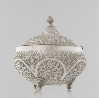Vessel with a lid, Islamic art, Turkish culture, Ottoman dynasty 1299–1922, plant ornament with