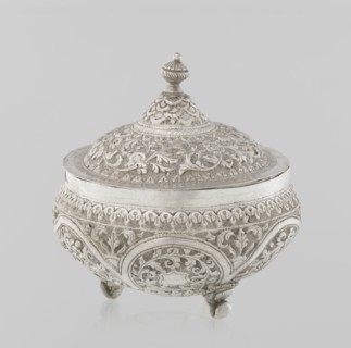 Vessel with a lid, Islamic art, Turkish culture, Ottoman dynasty 1299–1922, plant ornament,