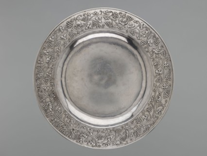 Platter, attributed to an, Qing dynasty 1644–1911, 19th–20th century, China. Ceramic decorative