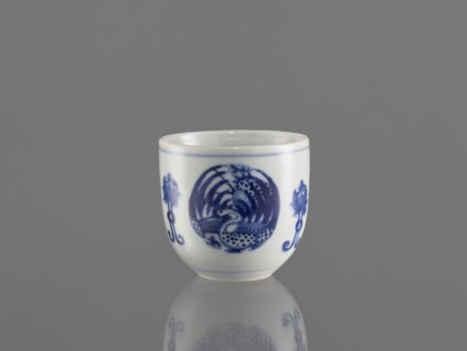 Bowl, ceramics, decorated with three phoenix images and stylized lotus flowers, blue-and-white
