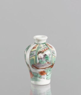 Flask - Snuffbox, Chinese, 18th century. A baluster-shaped flask, significantly widened at the
