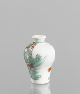Flask - Snuffbox, A baluster-shaped flask, significantly widened at the shoulders. Decoration