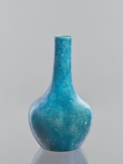 Vase-bottle, ; Chinese; Qing dynasty 1644–1911; glazed crackleware ceramics; 19th–20th century;