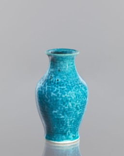 Vase, Chinese, Qing dynasty 1644–1911, 2nd half of the 18th century, glazed crackleware ceramic