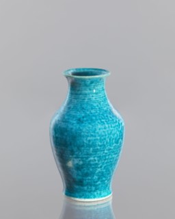 Vase, Chinese, Qing dynasty 1644–1911, 2nd half of the 18th century, glazed crackleware ceramic