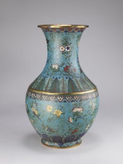 Vase, Chinese, Qing dynasty 1644–1911, 18th/19th century. Porcelain vessel with a thick cylindrical