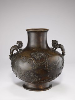 Vase with two dragon-shaped handles qiulong, maker, gift; Chinese art, Chinese culture; Qing