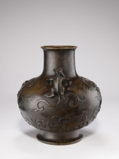 Vase with two dragon-shaped handles qiulong, Chinese; Qing dynasty 1644–1911, 19th century.