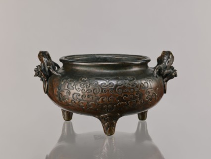 Ding incense burner, Chinese, Qing 1644–1911, 19th century. Based on ceramics from the Xuande era