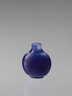 Flask snuffbox, maker, 18th century Qing dynasty, China. Round, flattened-belly vessel; height 6.8