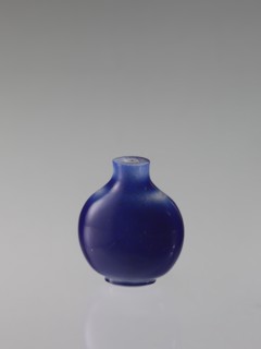 Flask snuffbox, creator, 18th century, Qing dynasty 1644–1911, China. Round, flattened-belly