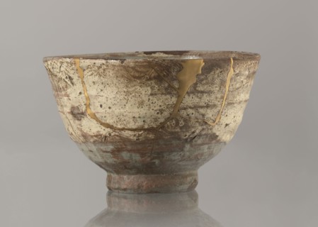 Wan-nari type tea bowl wan-nari chawan, bowl on a low, round foot; rough surface; stoneware partly